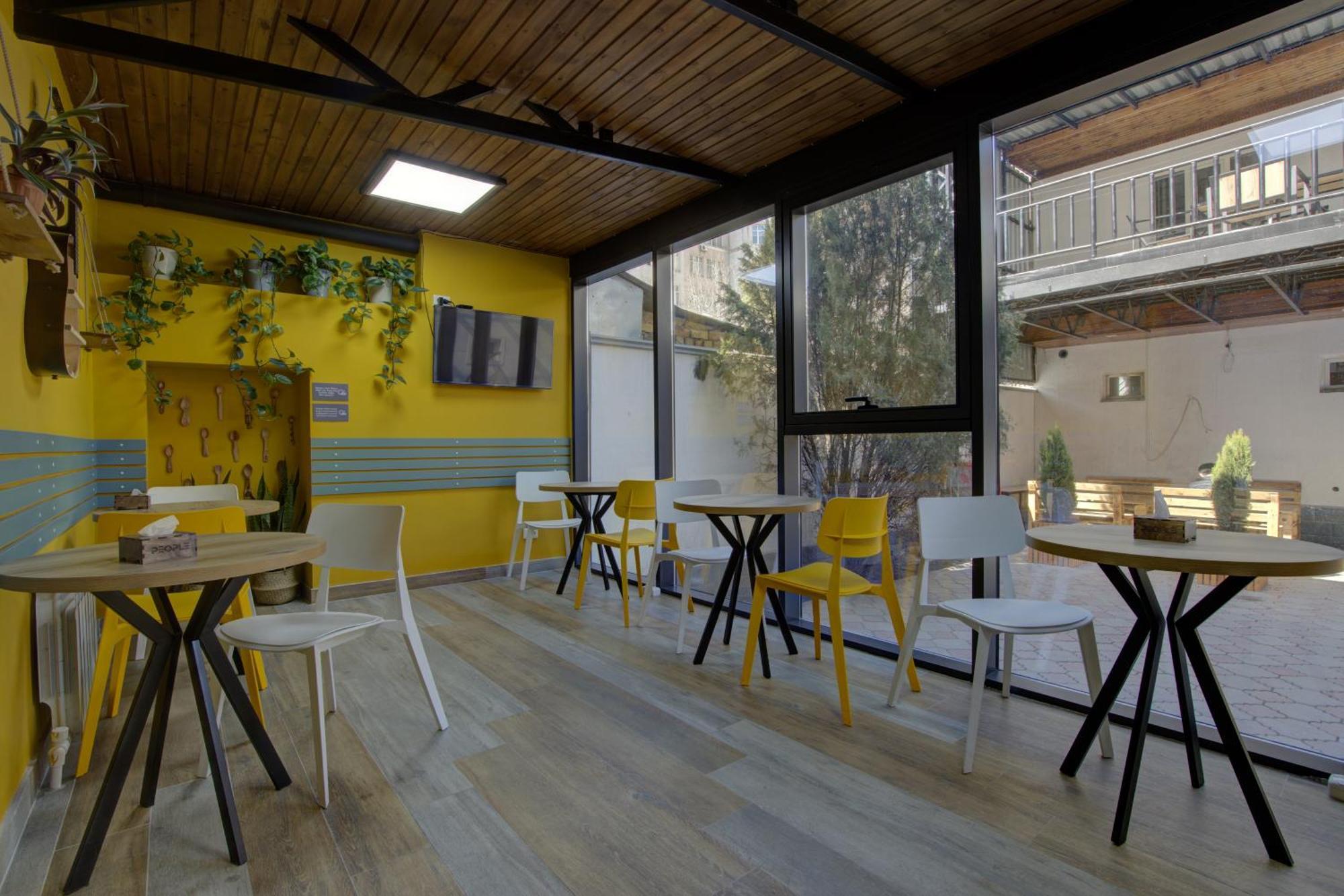 People Hostel & Coworking Biskek Kültér fotó