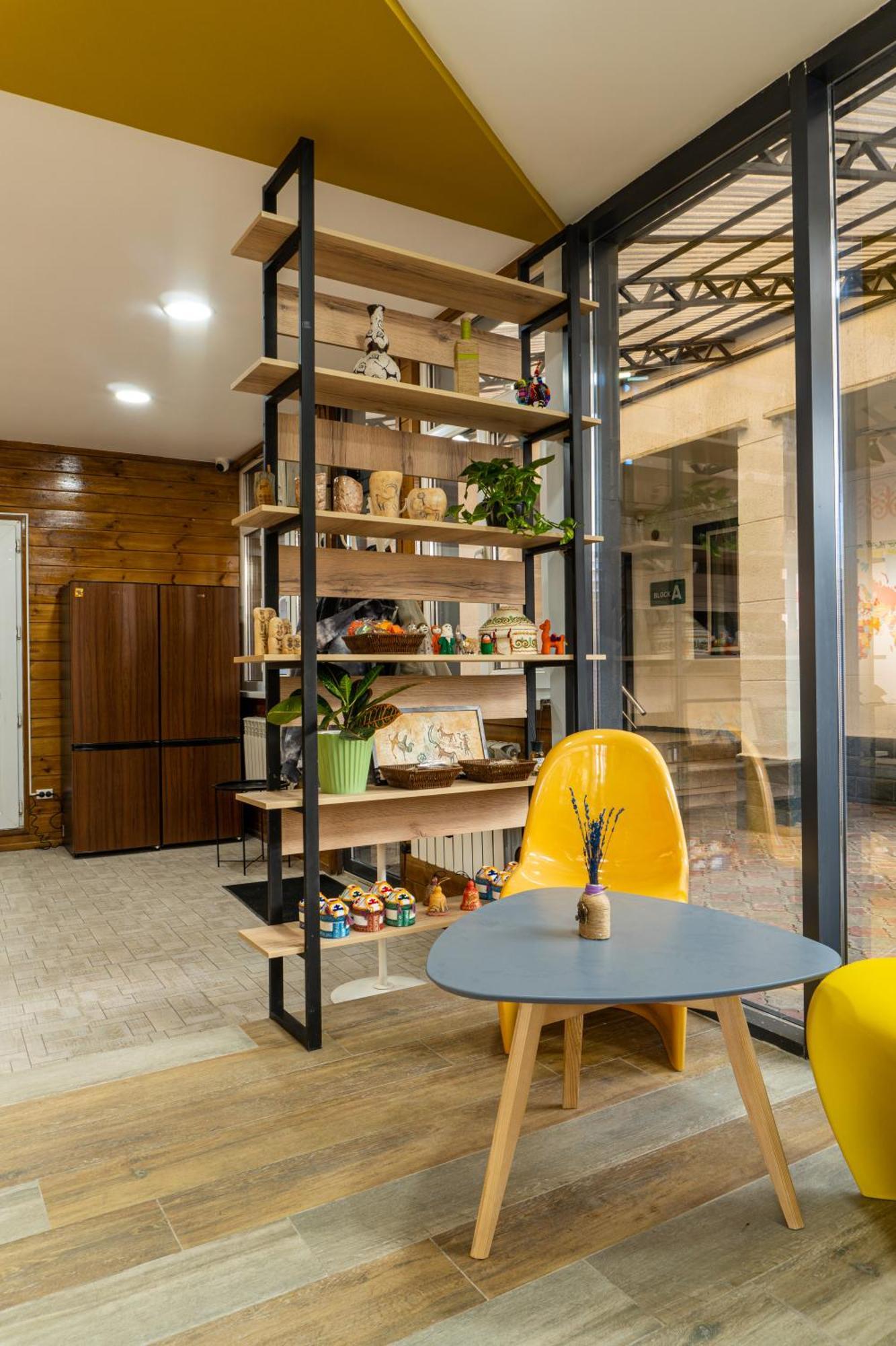 People Hostel & Coworking Biskek Kültér fotó